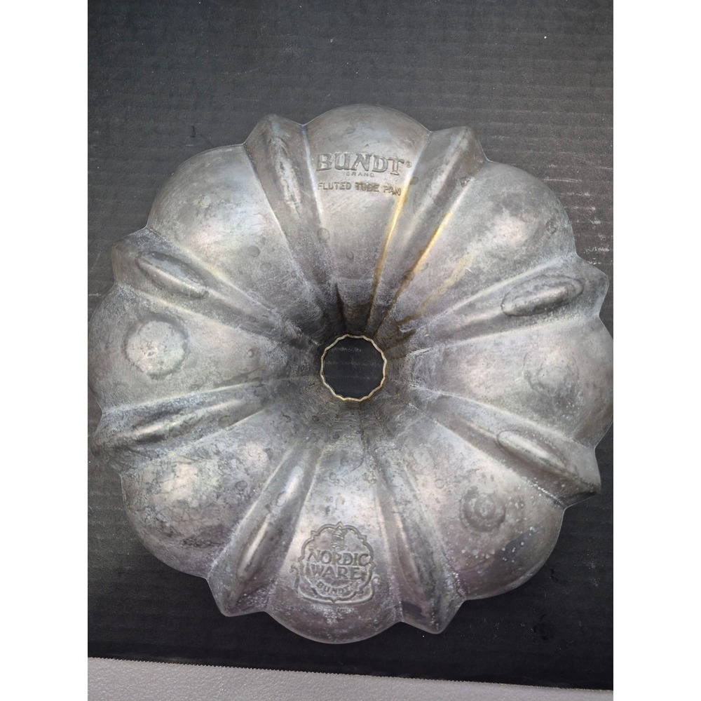 Vintage Nordic Ware Bundt Fluted Tube Pan Cast Aluminum 12 Cup Made in USA